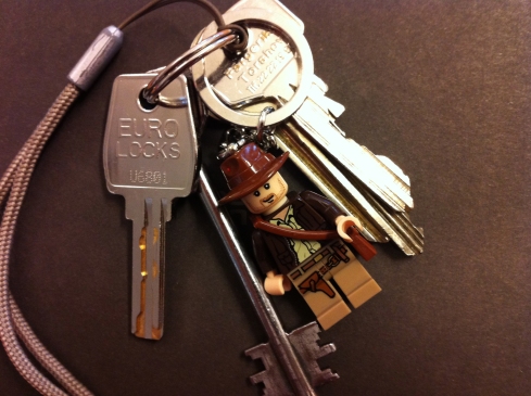 Indiana Jones Lego-nøkkelring på nøkkelknippe